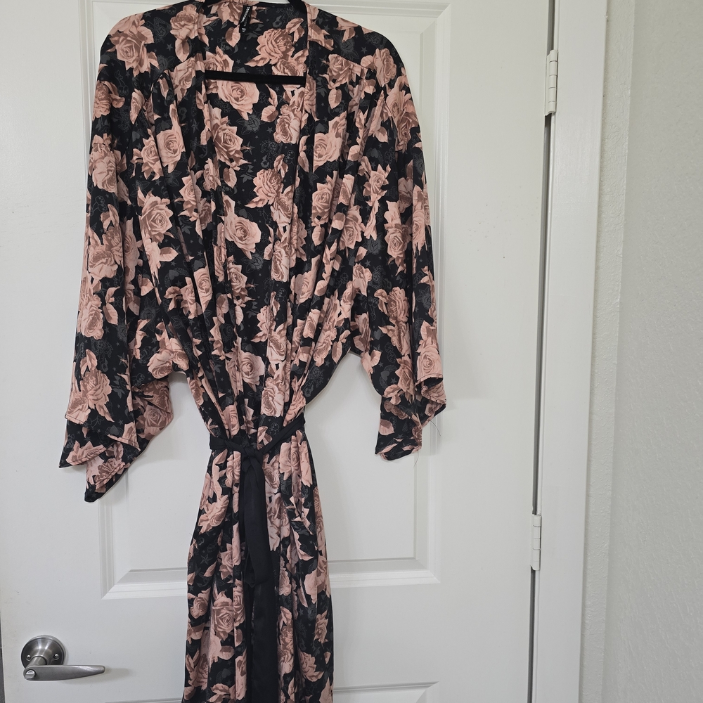 Torrid Curve Black & Pink Rose Tattoo Print Robe 5/6 EUC